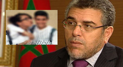 وزير العدل: لم أكن أعلم بقبلة تلميذي الناظور ولا علم لي باعتقالهما وزير العدل: لم أكن أعلم بقبلة تلميذي الناظور ولا علم لي باعتقالهما