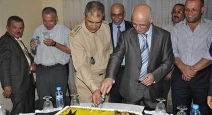 موظفو باشوية الناظور يحتفون ويودعون الباشا السابق أحمد اليعقوبي موظفو باشوية الناظور يحتفون ويودعون الباشا السابق أحمد اليعقوبي