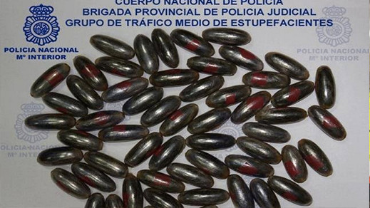 كبسولة من الحشيش تنفجر في معدة شخص كان في رحلة بحرية بين مليلية ومالغا كبسولة من الحشيش تنفجر في معدة شخص كان في رحلة بحرية بين مليلية ومالغا