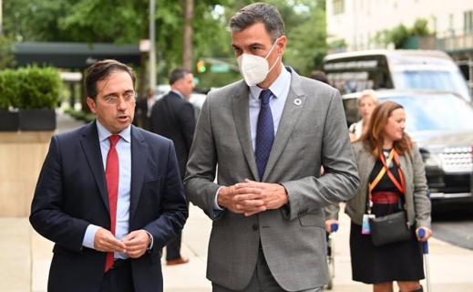 ألباريس يكشف سبب انتظار إسبانيا لتشكيل حكومة أخنوش ألباريس يكشف سبب انتظار إسبانيا لتشكيل حكومة أخنوش