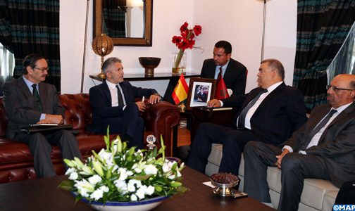 وزير الداخلية الإسباني يدافع عن المغرب وينفي عنه تهمة الابتزاز بالهجرة