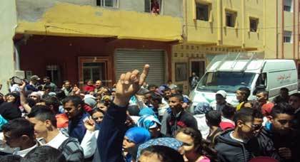 تلاميذ الابتدائي ينتفضون ضد التوقيت المفروض بوجدة تلاميذ الابتدائي ينتفضون ضد التوقيت المفروض بوجدة