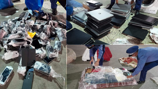 جمارك ميناء بني أنصار تستعرض محجوزات هواتف وحواسيب وطائرة درون تقدر قيمتها 1.3مليون درهم جمارك ميناء بني أنصار تستعرض محجوزات هواتف وحواسيب وطائرة درون تقدر قيمتها 1.3مليون درهم
