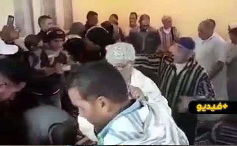 شاهدوا.. أجواء إحياء عيد المولد النبوي من طرف عيساوة بالقرمود نواحي بني أنصار شاهدوا.. أجواء إحياء عيد المولد النبوي من طرف عيساوة بالقرمود نواحي بني أنصار