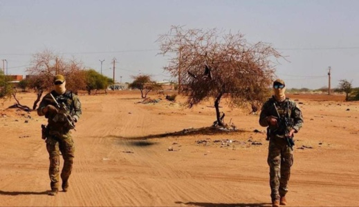 إلباييس: عناصر البوليساريو فروا هاربين خوفا من قصف مغربي إلباييس: عناصر البوليساريو فروا هاربين خوفا من قصف مغربي