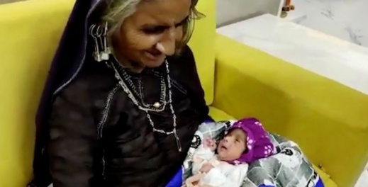 حالة نادرة.. عجوز في الـ70 من عمرها تنجب مولودها الاول 