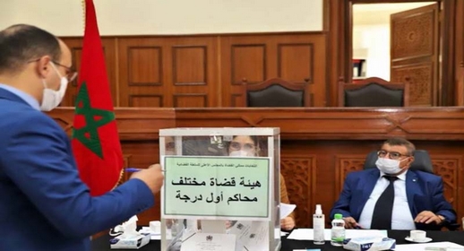 قضاة المغرب بجميع المحاكم يصوتون لاختيار ممثليهم بالمجلس الأعلى للسلطة القضائية قضاة المغرب بجميع المحاكم يصوتون لاختيار ممثليهم بالمجلس الأعلى للسلطة القضائية