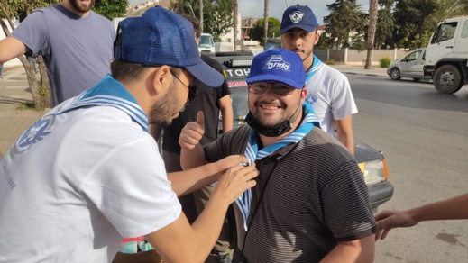 مشاركون في رالي باندا الدولي يسلمون هبة لجمعية الكشاف الحر بالناظور