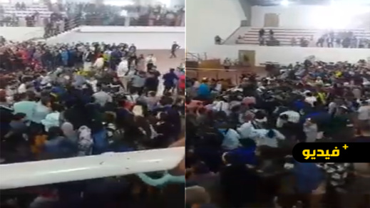 شاهدوا.. اندلاع فوضى واشتباكات في مركز للتلقيح يجر انتقادات على السلطات شاهدوا.. اندلاع فوضى واشتباكات في مركز للتلقيح يجر انتقادات على السلطات