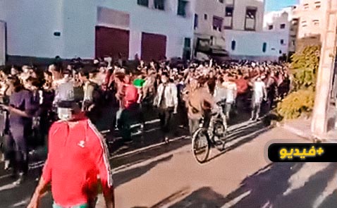 شاهدوا.. مسيرة احتجاجية حاشدة بأكادير رفضا لجواز التلقيح شاهدوا.. مسيرة احتجاجية حاشدة بأكادير رفضا لجواز التلقيح
