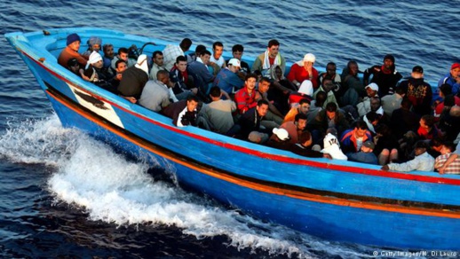 مقدم يغادر في مركب للهجرة السرية رفقة ابنه بسبب حالته المادية المزرية مقدم يغادر في مركب للهجرة السرية رفقة ابنه بسبب حالته المادية المزرية