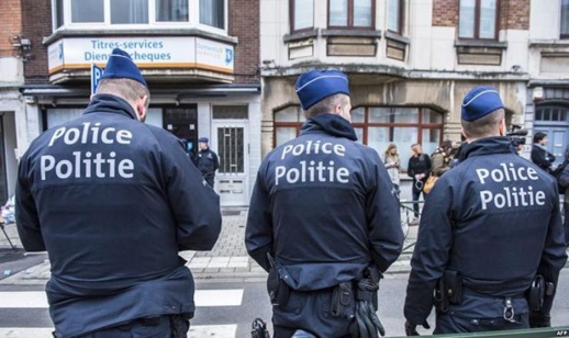 مغربي يسبب العمى الدائم لشرطي بلجيكي ألقى الماء القاطع على وجهه مغربي يسبب العمى الدائم لشرطي بلجيكي ألقى الماء القاطع على وجهه