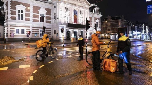 هولندا تعيد فرض قيود كورونا على المواطنين والأجانب هولندا تعيد فرض قيود كورونا على المواطنين والأجانب