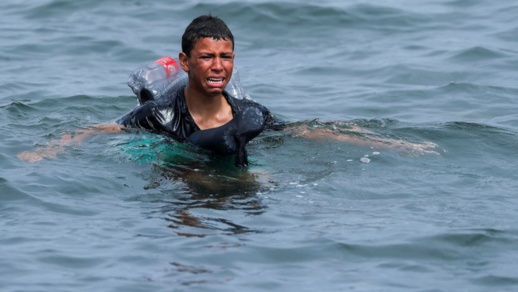 القضاء الإسباني يواصل التحقيق في إبعاد طفل مغربي عن سبتة القضاء الإسباني يواصل التحقيق في إبعاد طفل مغربي عن سبتة