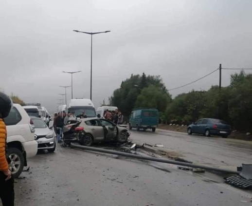 إصطدام أربعة سيارات يخلف خسائر مادية كبيرة وإصابات في صفوف الركاب إصطدام أربعة سيارات يخلف خسائر مادية كبيرة وإصابات في صفوف الركاب