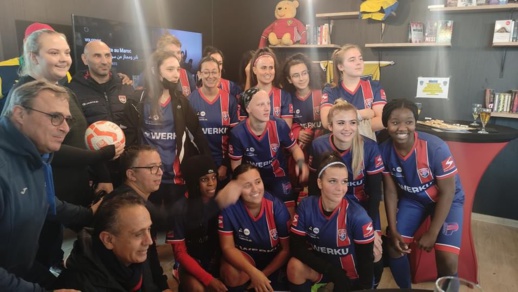 بمناسبة الذكرى 46 للمسيرة الخضراء.. الجمعية المغربية البلجيكية والقنصلية العامة للملكلة بأنفرس ينظمان أنشطة رياضية وثقافية متنوعة بمناسبة الذكرى 46 للمسيرة الخضراء.. الجمعية المغربية البلجيكية والقنصلية العامة للملكلة بأنفرس ينظمان أنشطة رياضية وثقافية متنوعة