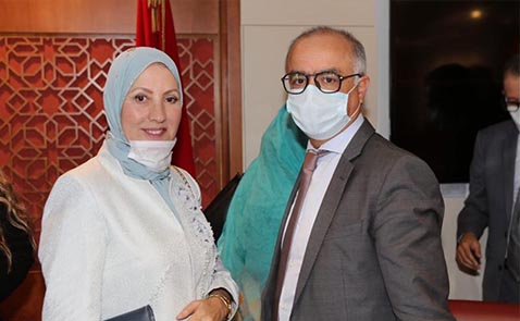 وزير التعليم شكيب بنموسى يعد البرلمانية الناظورية فريدة خينيتي بإيجاد حل لطلبة مليلية وزير التعليم شكيب بنموسى يعد البرلمانية الناظورية فريدة خينيتي بإيجاد حل لطلبة مليلية