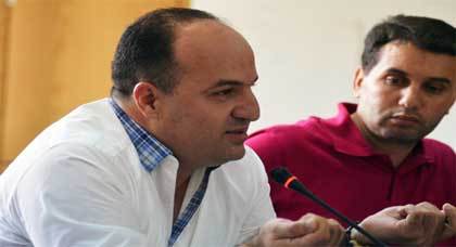 بعد انتخابه رئيسا لسلة الحسيمة مصطفى أوارش يطلق النار على محمد أوزين بعد انتخابه رئيسا لسلة الحسيمة مصطفى أوارش يطلق النار على محمد أوزين