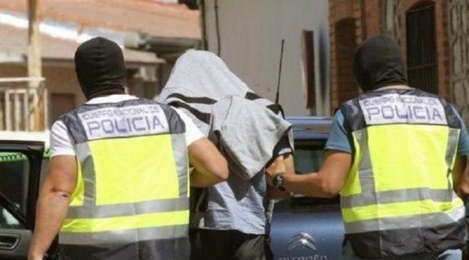 بسبب سرقة هاتفه النقال.. شاب مغربي يضرم النار في ثلاث متشردين بإسبانيا