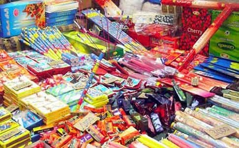 مليلية.. أكبر مصدر مزود لمدينة الناظور والمدن المغربية الكبرى بالمفرقعات مليلية.. أكبر مصدر مزود لمدينة الناظور والمدن المغربية الكبرى بالمفرقعات