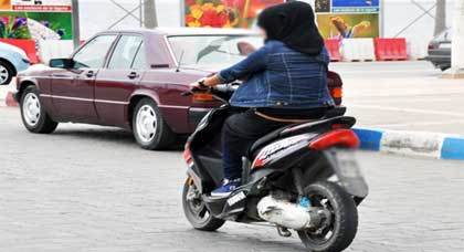 صورة اليوم : لا فرق بين الرجل والمرأة.. سيدة تسوق دراجة نارية بإحدى شوارع مدينة الناظور صورة اليوم : لا فرق بين الرجل والمرأة.. سيدة تسوق دراجة نارية بإحدى شوارع مدينة الناظور