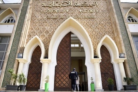 القضاء يدين شبابا إحتجوا على فرض جواز التلقيح الخاص بكورونا القضاء يدين شبابا إحتجوا على فرض جواز التلقيح الخاص بكورونا