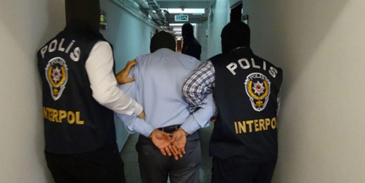 مكتب "الأنتربول" بالمغرب يوقف جزائريا تورط في قضية تتعلق بالقتل العمد بفرنسا مكتب "الأنتربول" بالمغرب يوقف جزائريا تورط في قضية تتعلق بالقتل العمد بفرنسا