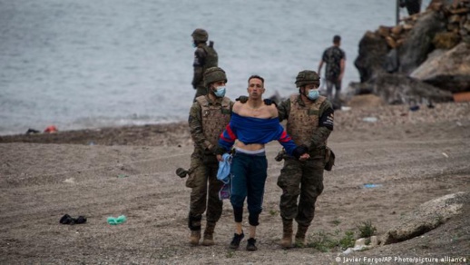 قاصرون مغاربة يعودون من الثغر المحتل اختياريا قاصرون مغاربة يعودون من الثغر المحتل اختياريا