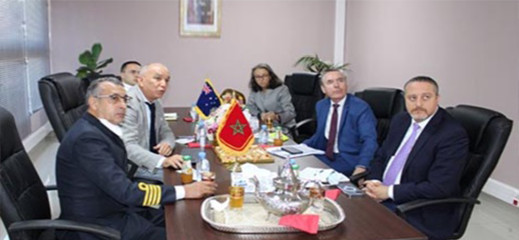 السفير الأسترالي يزور ميناء الناظور ويتعرف على المؤهلات اللوجستيكية التي يتوفر عليها 