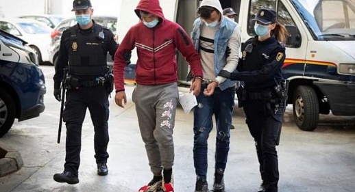 من بينهم العقل المدبر.. إسبانيا تعتقل 4 حراكة من المغاربة الفارّين من الطائرة من بينهم العقل المدبر.. إسبانيا تعتقل 4 حراكة من المغاربة الفارّين من الطائرة