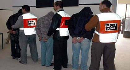 عصابة تختطف شاب من الحسيمة ووكيل الملك يستمع لأقوال المتهمين بمحكمة الإستئناف عصابة تختطف شاب من الحسيمة ووكيل الملك يستمع لأقوال المتهمين بمحكمة الإستئناف