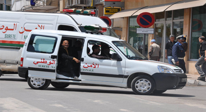 أمن الحسيمة يشن حملة شرسة لمنع تضليل زجاج السيارات مع إبقاء سياراتهم دون الغير أمن الحسيمة يشن حملة شرسة لمنع تضليل زجاج السيارات مع إبقاء سياراتهم دون الغير