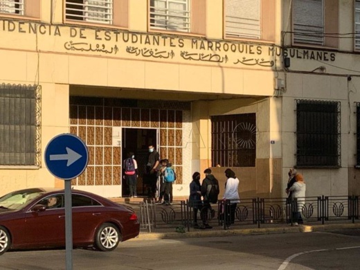 بعدما أثار إغلاقه الجدل.. صحيفة إسبانية تكشف الحالة الكارثية لمقر الطلبة المسلمين بمليلية المحتلة