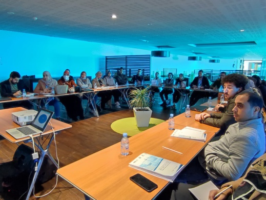 العيادة القانونية تنظم دورة تكوينية لفائدة الطلبة الباحثين بالناظور 