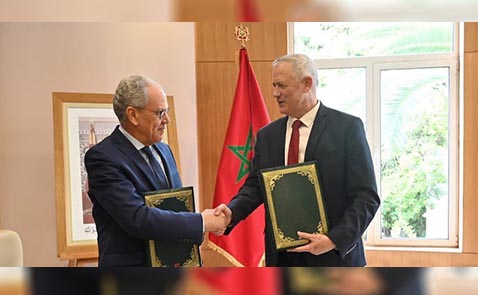 المغرب يستقبل وزير الدفاع الإسرائيلي ويوقع اتفاقية تعاون استخباراتي وعسكري المغرب يستقبل وزير الدفاع الإسرائيلي ويوقع اتفاقية تعاون استخباراتي وعسكري