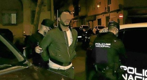 السلطات الإسبانية تلقي القبض على خمسة شباب من منفذي السلطات الإسبانية تلقي القبض على خمسة شباب من منفذي