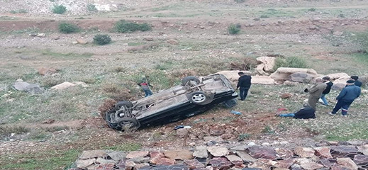 انقلاب سيارة في حادثة خطيرة على طريق فرخانة