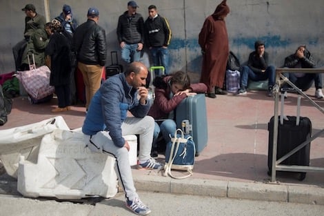 يهم أفراد الجالية والعالقين.. انطلاق "رحلات الإجلاء" بعد إغلاق المغرب لأجوائه مع دول العالم يهم أفراد الجالية والعالقين.. انطلاق "رحلات الإجلاء" بعد إغلاق المغرب لأجوائه مع دول العالم