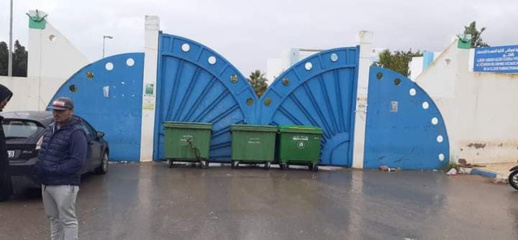 إغلاق بوابة كلية سلوان بحاويات الأزبال احتجاجا على قرارات بنموسى