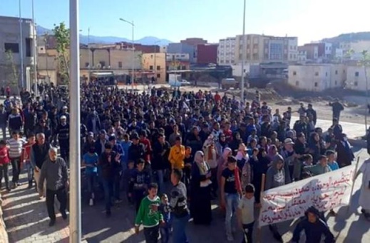 ابتدائية الحسيمة تؤجل النظر في ملف نشطاء حراك "تماسينت" ابتدائية الحسيمة تؤجل النظر في ملف نشطاء حراك "تماسينت"