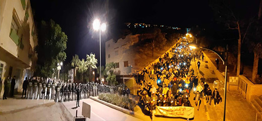 طلبة جامعة محمد الأول يخرجون في مسيرة ليلية إحتجاجا على بنموسى