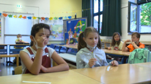 يهم مغاربة هولندا... تعزيز الاختبارات الذاتية في المدارس يهم مغاربة هولندا... تعزيز الاختبارات الذاتية في المدارس