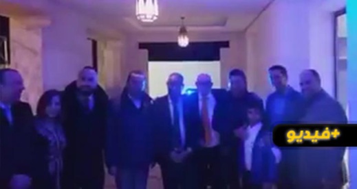برلماني يقلد طقوس مبايعة الملك.. "الله يعاونكم قالكم سيدي رشيد" والمعني يعتبر الفيديو مفبركا