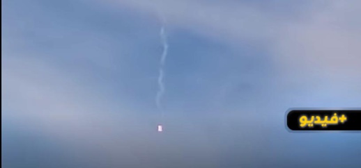 بالفيديو.. سقوط جسم غريب من السماء بطنجة يستنفر الأمن وفرقة الشرطة العلمية بالفيديو.. سقوط جسم غريب من السماء بطنجة يستنفر الأمن وفرقة الشرطة العلمية