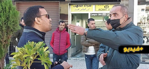 تاجر يحتج على تثبيت حاوية أزبال أمام محله بقيسارية الناظور.. والقائد يدخل على الخط تاجر يحتج على تثبيت حاوية أزبال أمام محله بقيسارية الناظور.. والقائد يدخل على الخط