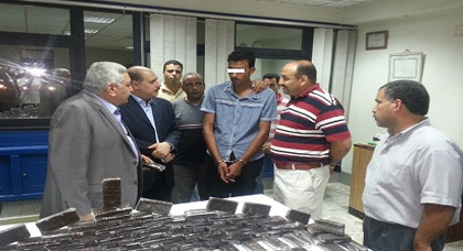 ثلاث سنوات سجنا ومليون يورو غرامة مالية لمتهم حاول تهريب الحشيش عبر ميناء الحسيمة ثلاث سنوات سجنا ومليون يورو غرامة مالية لمتهم حاول تهريب الحشيش عبر ميناء الحسيمة