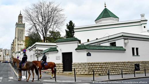 فرنسا تغلق 21 مسجدا بدعوى انخراطها في "أنشطة متطرفة"