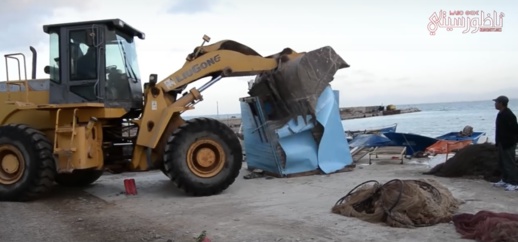 السلطة تهدم "كيوسكات" لتوسيع كورنيش الناظور السلطة تهدم "كيوسكات" لتوسيع كورنيش الناظور