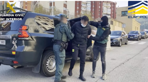 بارون مغربي.. الأنتربول والأمن الإسباني يطاردون أحد أخطر المطلوبين في العالم بارون مغربي.. الأنتربول والأمن الإسباني يطاردون أحد أخطر المطلوبين في العالم