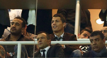 رونالدو سيتابع كل مبارايات كأس العالم للأندية بالمغرب بدعوة من بدر هاري رونالدو سيتابع كل مبارايات كأس العالم للأندية بالمغرب بدعوة من بدر هاري